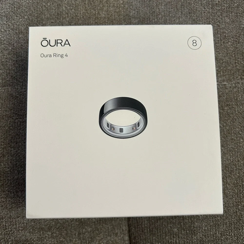 Oura Ring 4 in Charcoal and Metallic